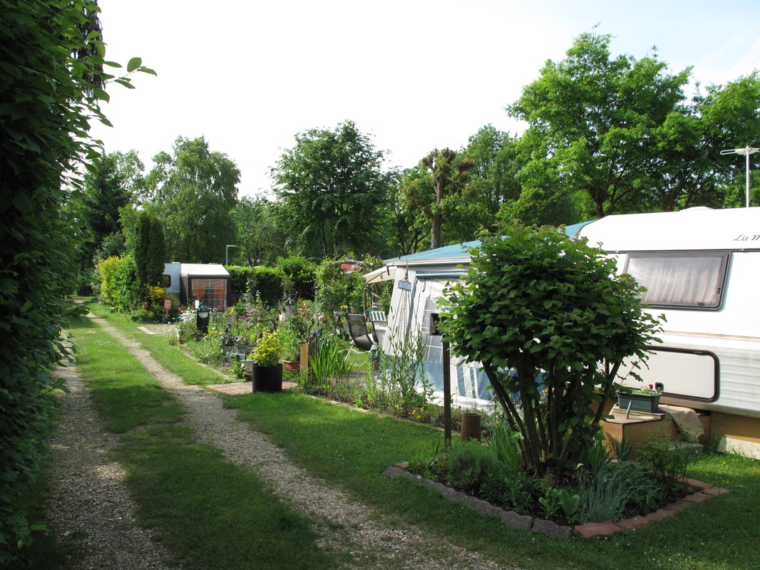 Camping Le Val de Nesles - Caravanes et tentes dans la nature